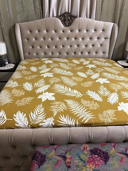 new condition King size bed set for sale 0
