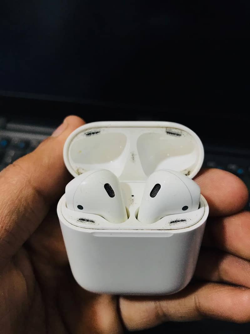 Apple AirPods (2nd generation) (USED) 1