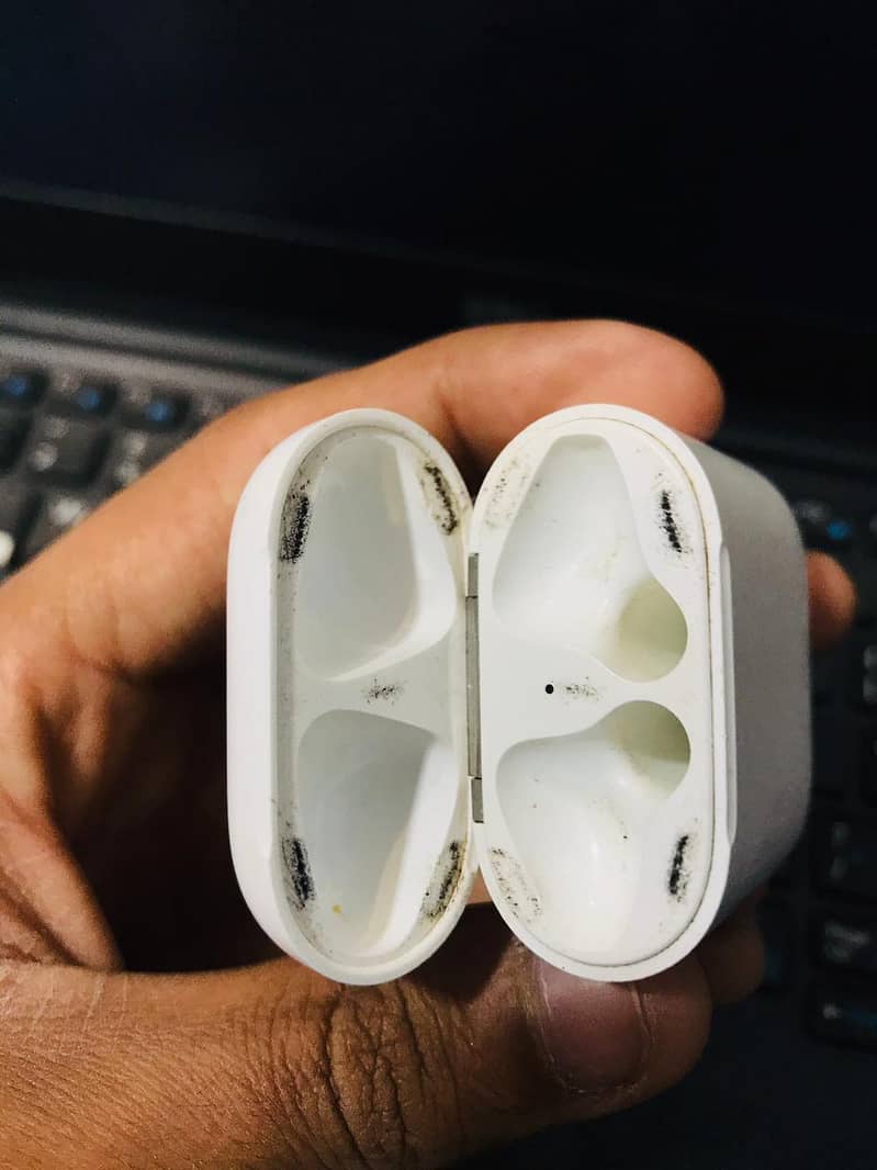 Apple AirPods (2nd generation) (USED) 2