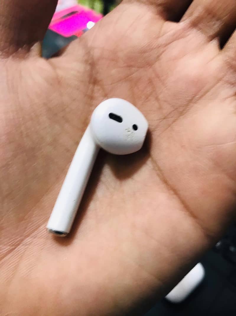 Apple AirPods (2nd generation) (USED) 4