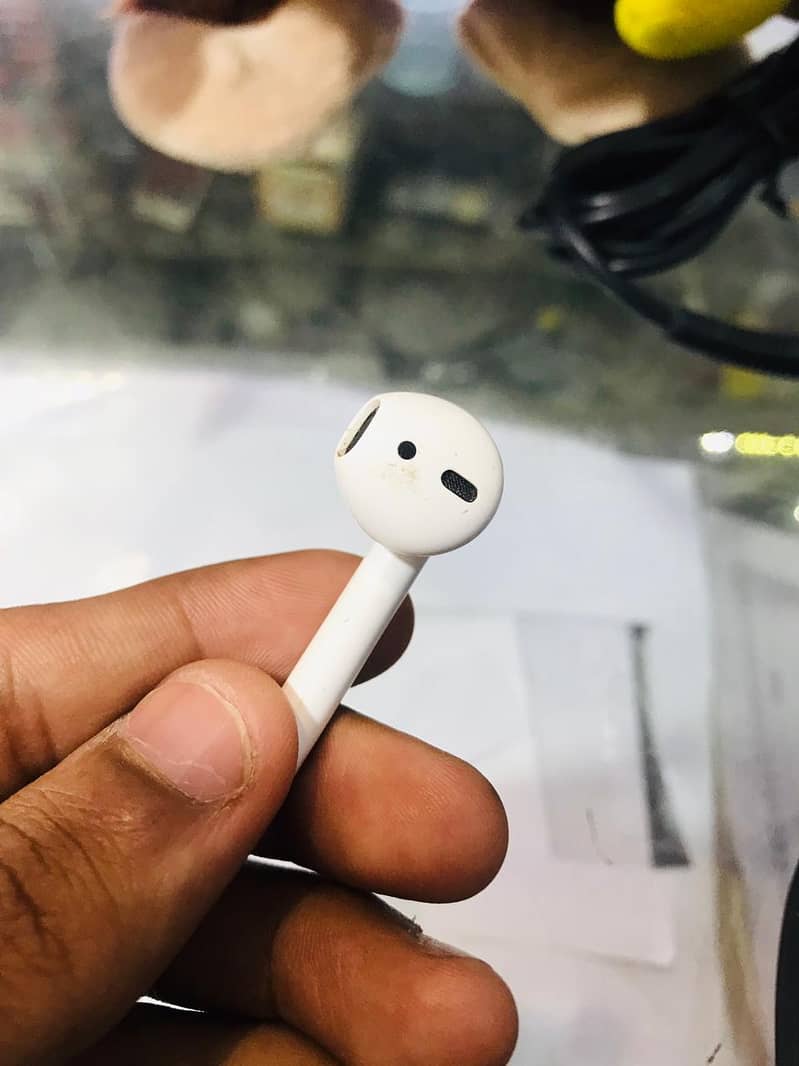 Apple AirPods (2nd generation) (USED) 6