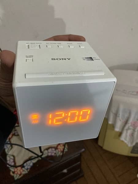 imported clock alarm fm/am radio philpis sony uk import 3
