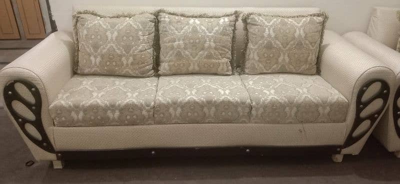 I want to sell my sofa set 1 ,2,3,seater condition use 3