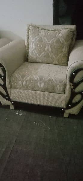 I want to sell my sofa set 1 ,2,3,seater condition use 5