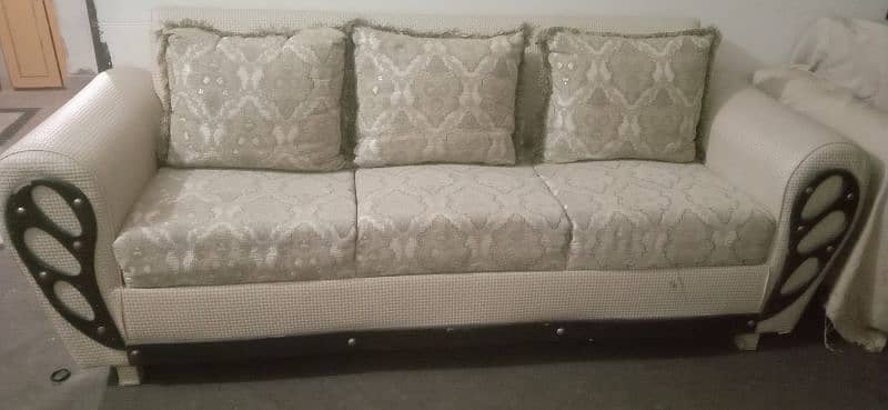 I want to sell my sofa set 1 ,2,3,seater condition use 6
