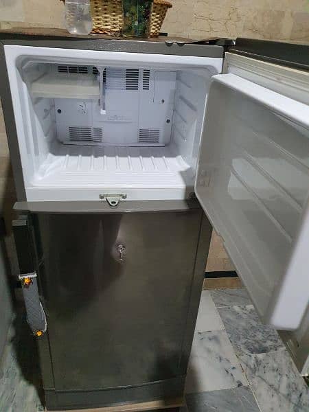 SHARP REFRIGERATOR imported no frost 2