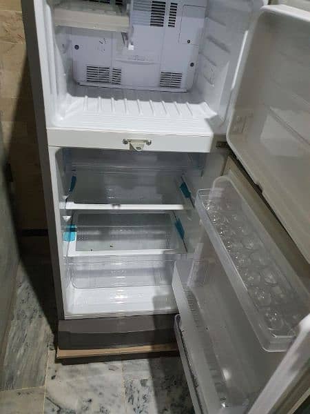 SHARP REFRIGERATOR imported no frost 3
