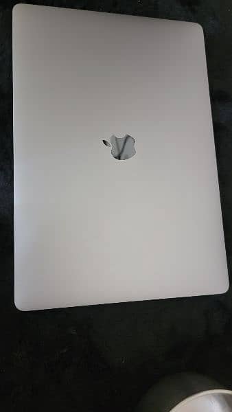 MacBook Pro 2017 Apple MacBook 2017 1