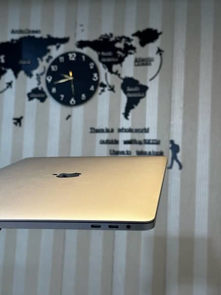 MacBook Pro 2018 15inch i9-6Core Mint Condition 93Cycle count 6