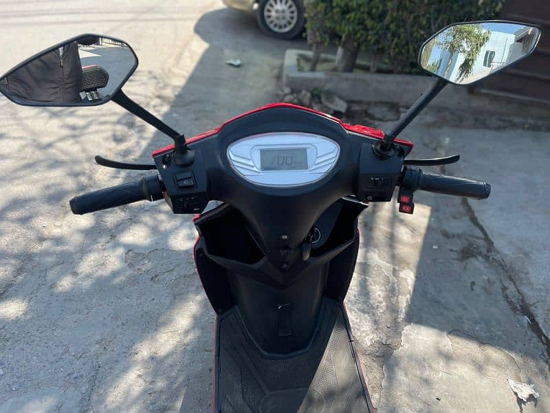 YJ Future Electric Scooter Good Condition 5