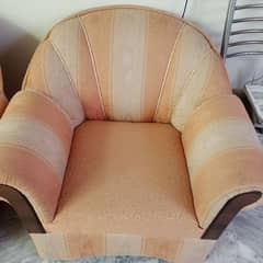 7 seater sofa set with 10/10 condition urgent sale