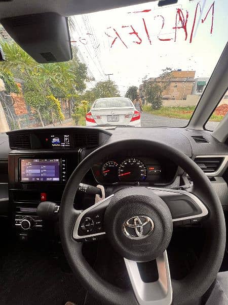 Toyota Roomy XS 6