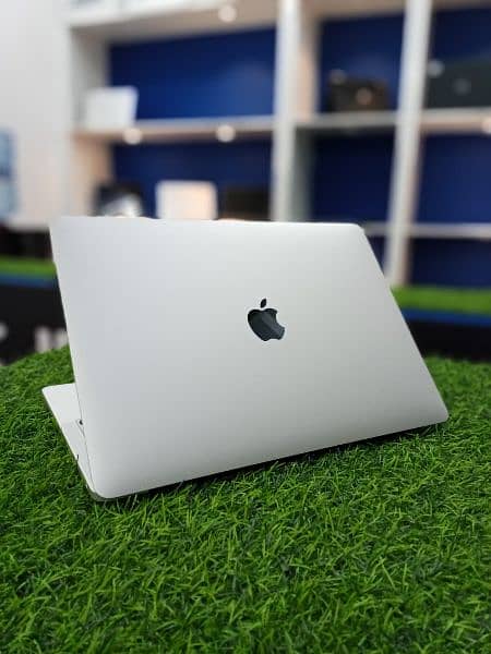 MacBook Air M1 M2 & Pro M1 M2 8gb 16gb ram 256gb 512gb 10/10 Available 2