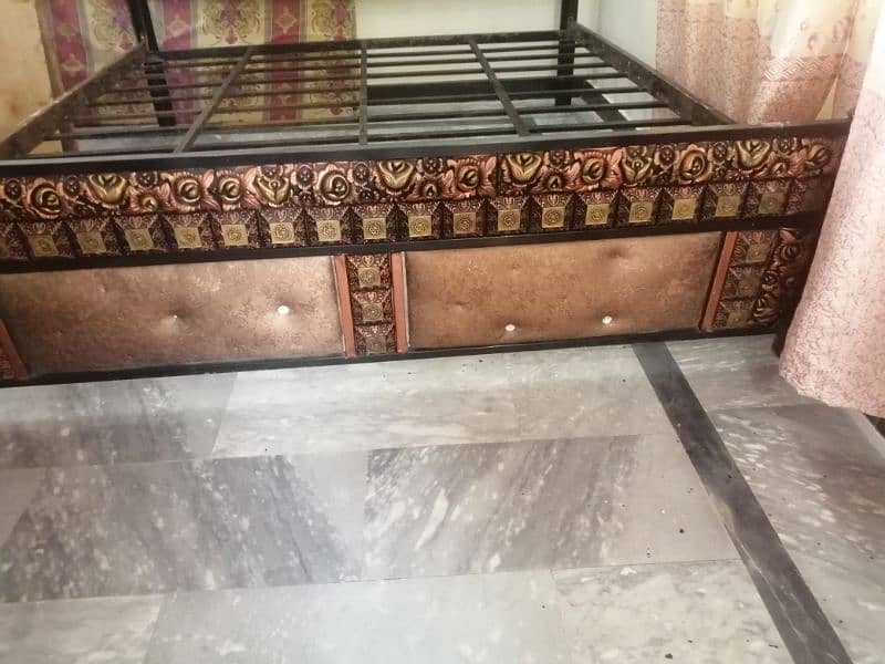 queen size iron  bed  new condition 1