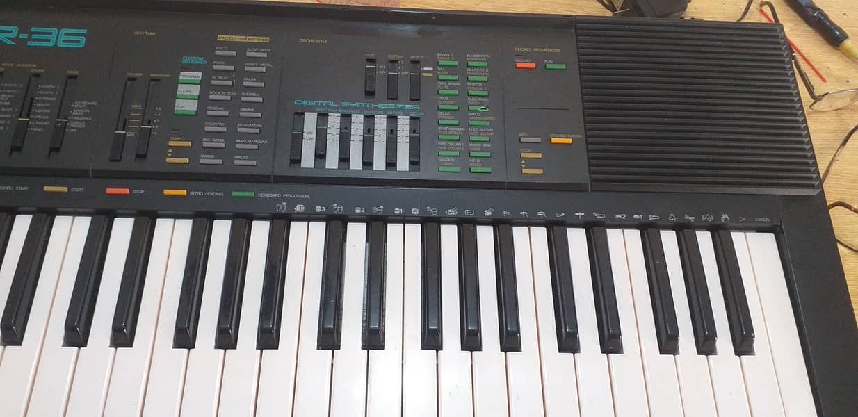 Yamaha Keyboard PSR-36 3