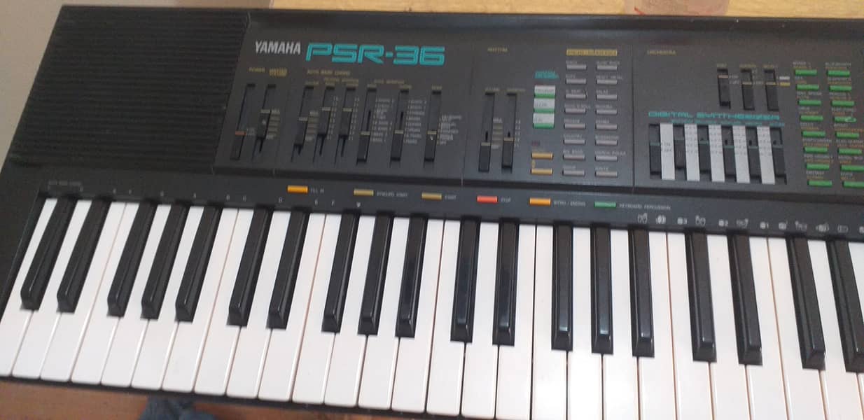 Yamaha Keyboard PSR-36 4