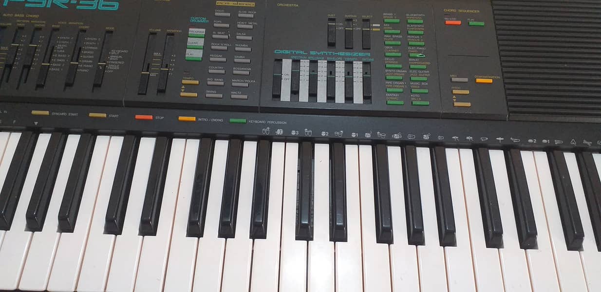 Yamaha Keyboard PSR-36 5