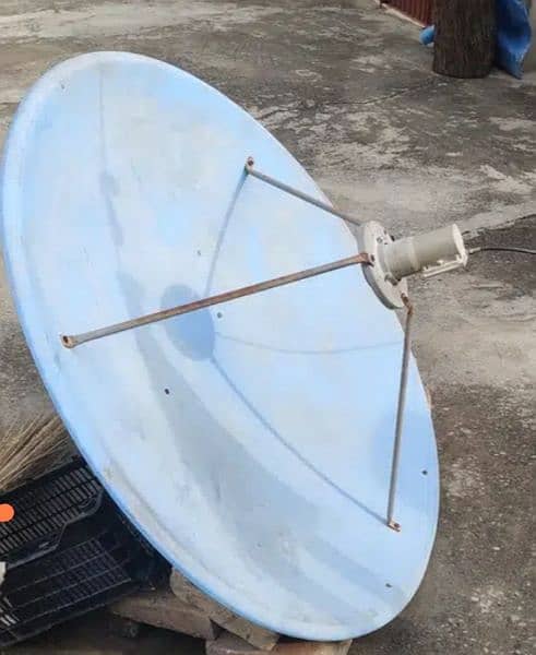 4 feet dish antenna with imported lnb 1