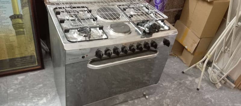 ariston cooking range 6 burner from Italy 2