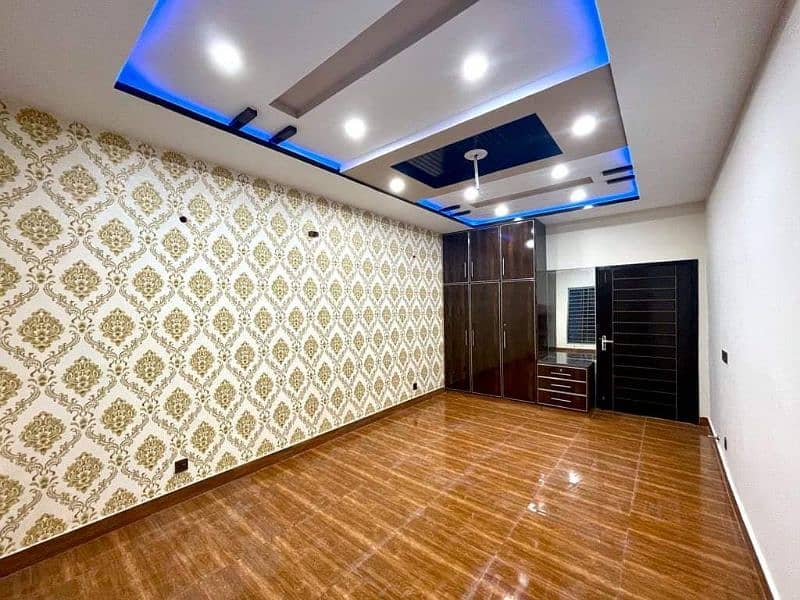 Modern Wallpaper/ Fluted panels/ VINYL Floor/ Artificial grass 8