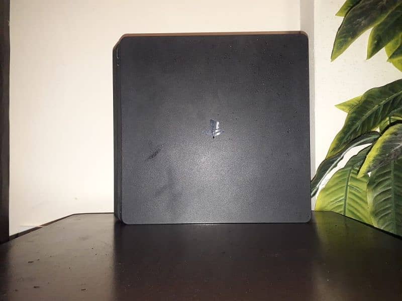 PS4 Slim , 500gb , 2 games free, very good condition. 0