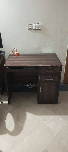 Computer Table with Chip Board Material in Good Condition + Discount 1