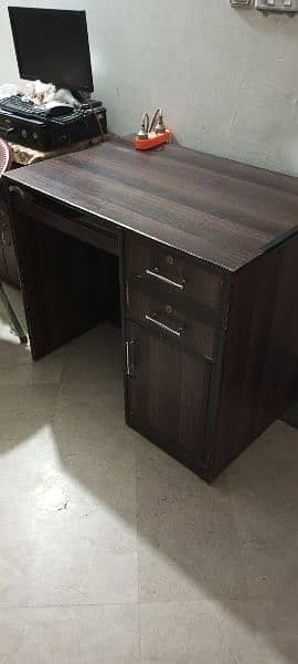 Computer Table with Chip Board Material in Good Condition + Discount 3