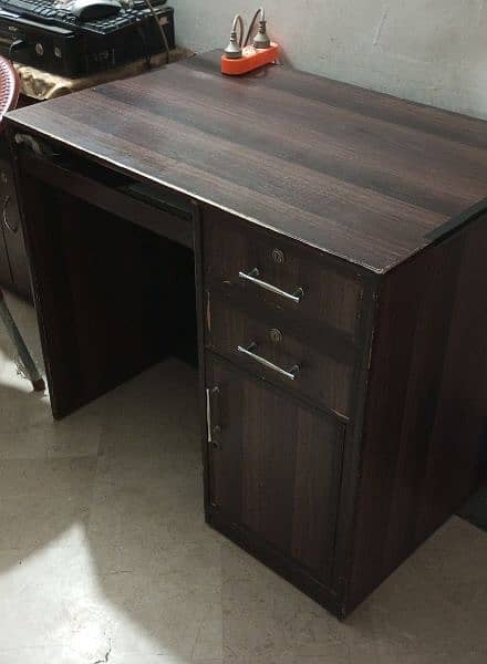 Computer Table with Chip Board Material in Good Condition + Discount 4