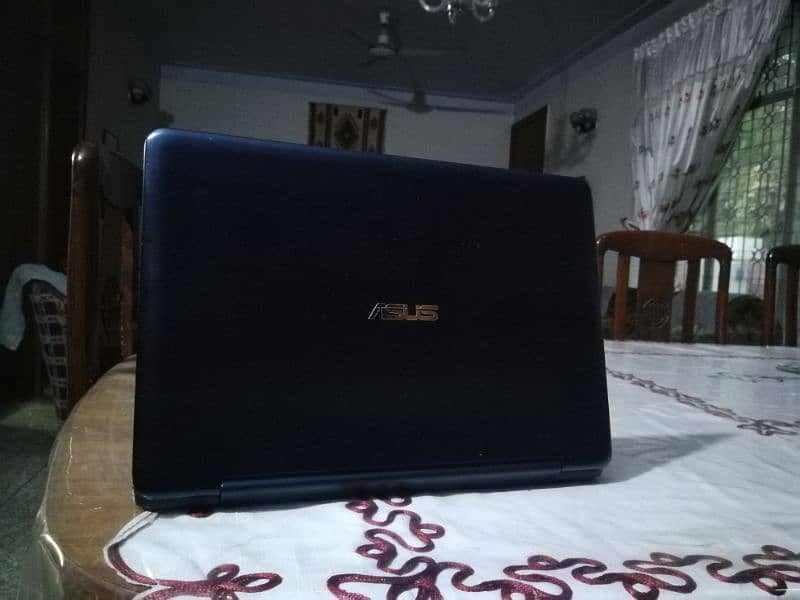 ASUS Mini  Intel Cleron 3rd slim machine battery time 9hrs 5