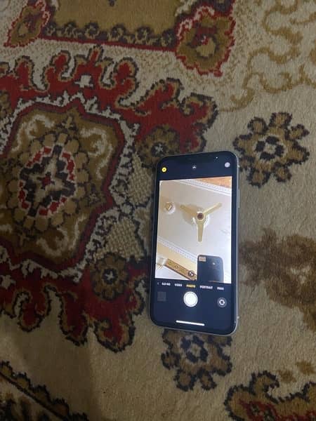 iPhone 11 factory unlocked white color SIM working. 7