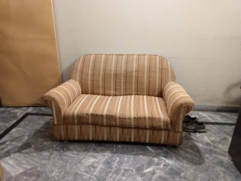 6 seaters sofa of condition 9.5 by 10 0