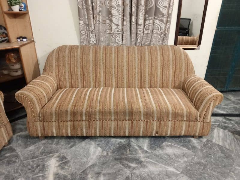 6 seaters sofa of condition 9.5 by 10 1