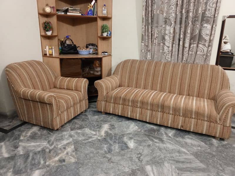 6 seaters sofa of condition 9.5 by 10 7