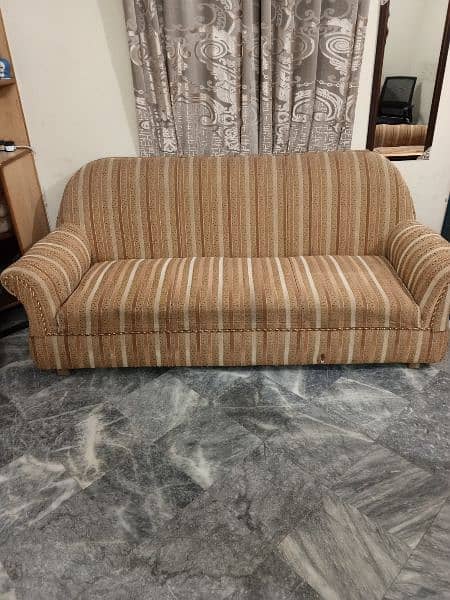6 seaters sofa of condition 9.5 by 10 10