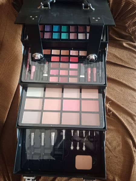 Miss Young original brand new make-up kit available for sale 3