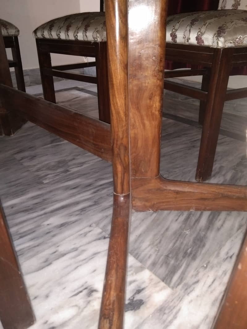 Dining Table with 6 Chairs Good Condition 4