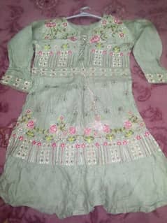 embroidered kurti (no defects only 1 - 2 time wear)