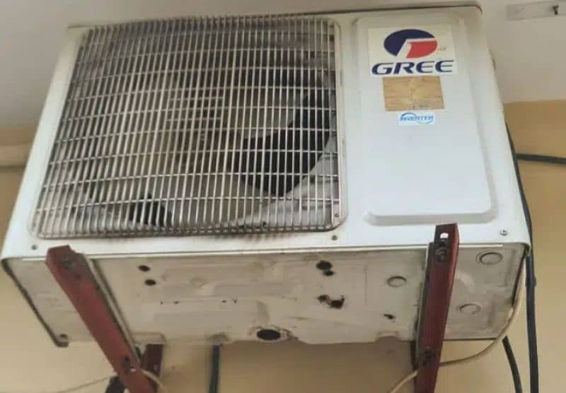 Gree 1.5 T0n used inverter Ac black clour 1