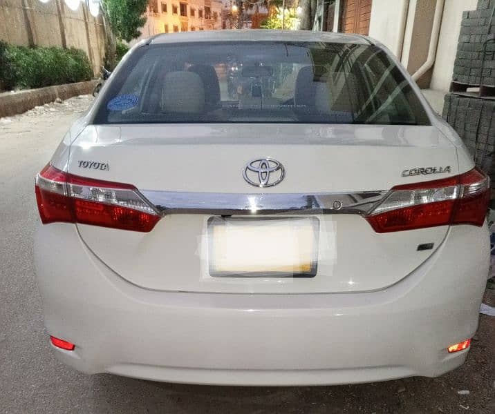 Toyota Xli 2018 white colour 1