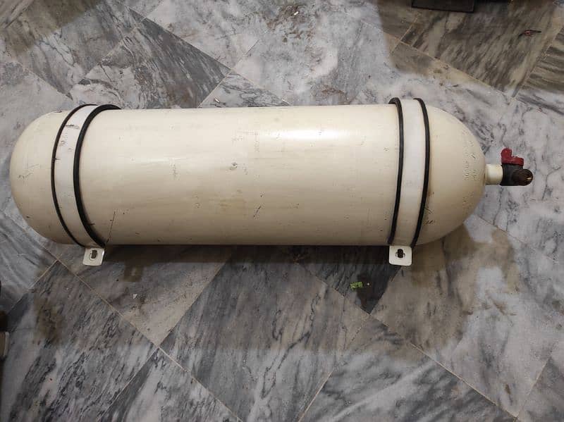 Mehran Company Fitted CNG cylinder with original kit New Condition 4