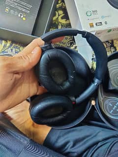sony WH-1000XM4 headphones 0