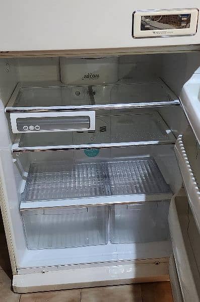 LG Refrigerator Top of Line Model GR-762DEQF Non Frost Extra Large 2