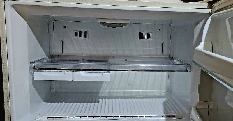 LG Refrigerator Top of Line Model GR-762DEQF Non Frost Extra Large 3