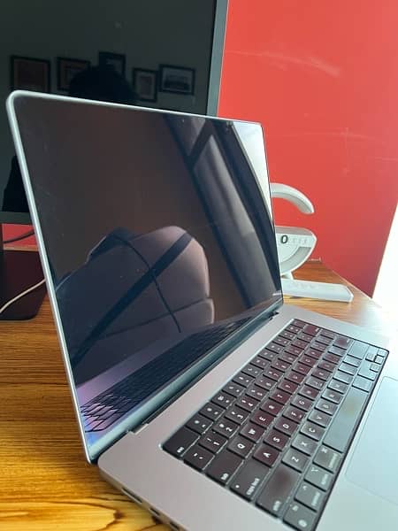 Apple Macbook Pro M1 Max 16” 1