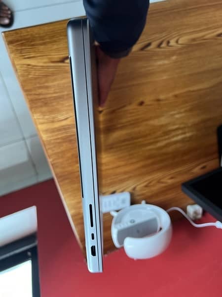 Apple Macbook Pro M1 Max 16” 6