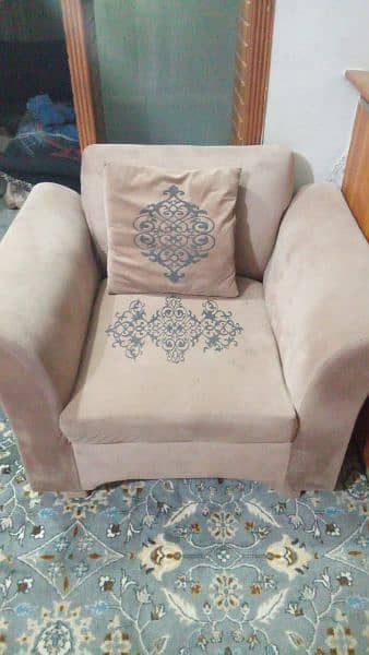 Sofa for home use,tv lounge,very good condition,tea pink colour 3