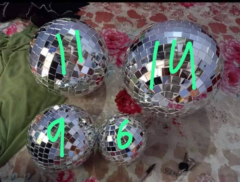 Crystal ball for sale in All sizes available market se munasib rate pr 2