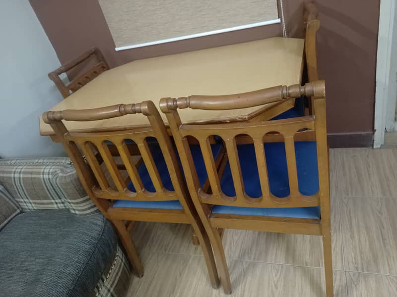 Urgent sale dinnig table 0