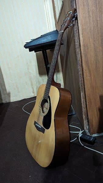 Yamaha F310 Acoustic 1