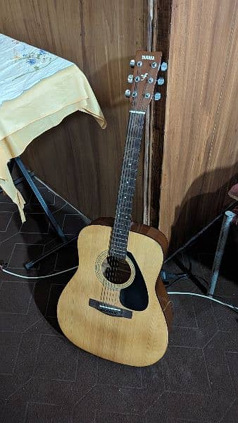 Yamaha F310 Acoustic 3